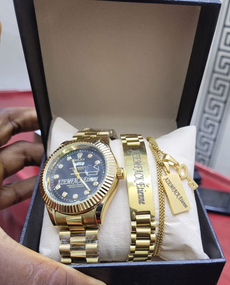 Coffret montre dorée + bracelet + collier prénom